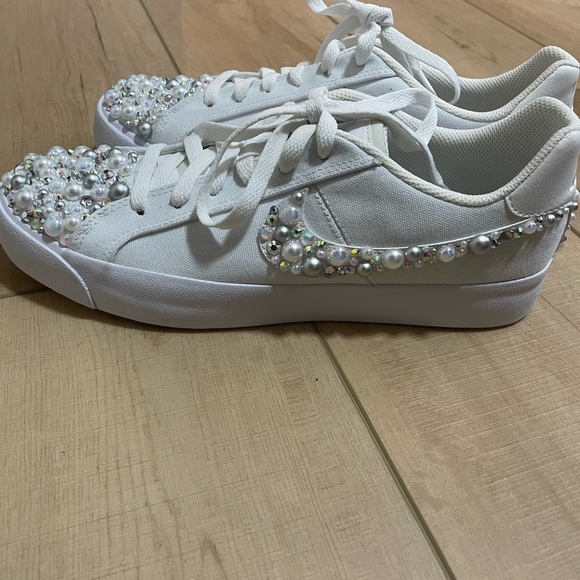 Bridal Nikes - embellished with pearl and gems - Picture 3 of 3